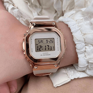 G-SHOCK Mujer Beige Rosé GM-S5600PG-4DR, incluye caja original metálica