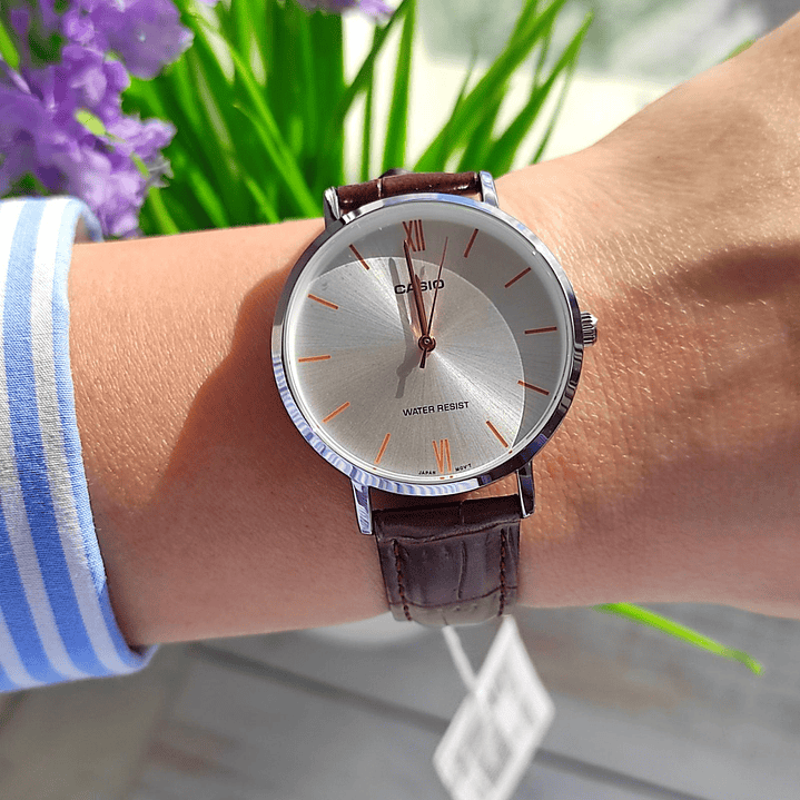 Reloj Casio Minimalista Cuero Café LTP-VT01L-7B2 2