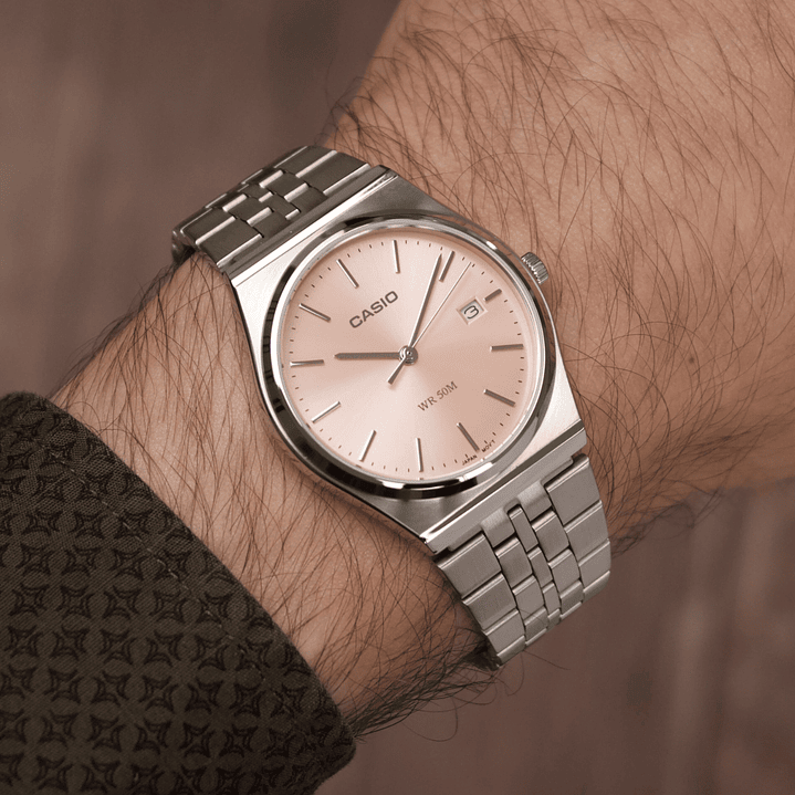 Reloj Casio Unisex 35mm Rosado Barbie MTP-B145D-4AV 2