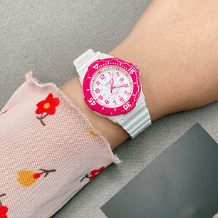 Reloj Casio Mujer Resina Blanco Rosado LRW-200H-4B