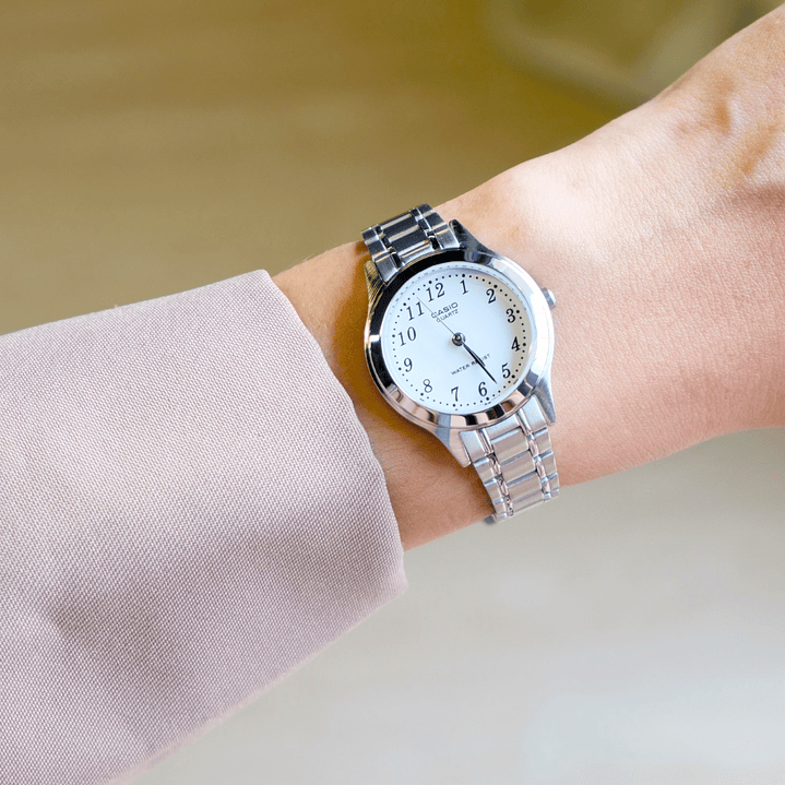 Reloj Casio Mini Mujer Análogo Plateado LTP-1128A-7B 2