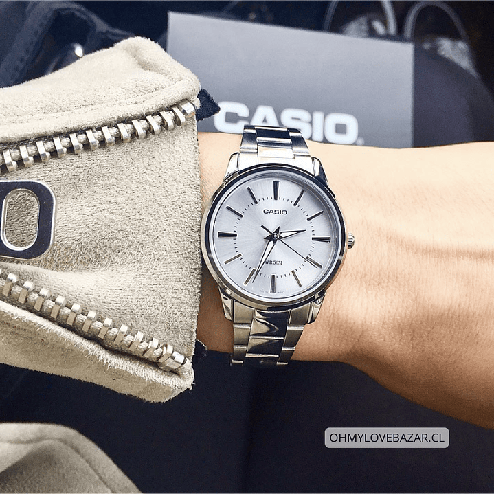 Reloj Casio Mujer Minimalista Plateado LTP-1303D-7A 1