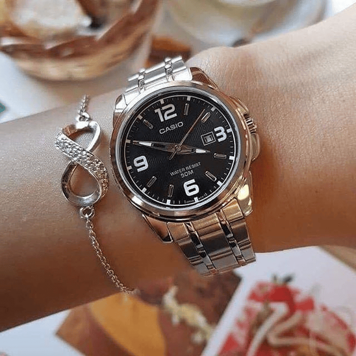 Reloj Casio Análogo Mujer Plateado Negro LTP-1314D-1A 2