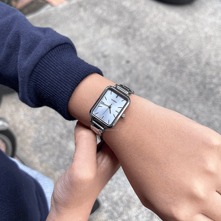 Reloj Casio Vintage Análogo Plateado Celeste LTP-V009D-2E 2