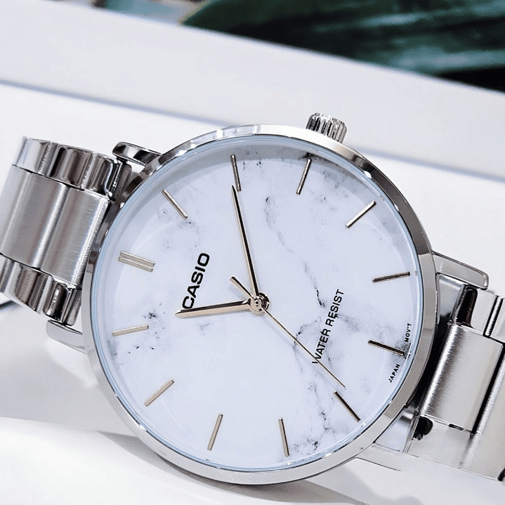 Reloj Casio Análogo Hombre Esfera Estilo Mármol MTP-VT01DM-7A 3