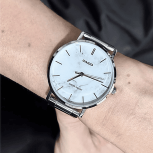 Reloj Casio Análogo Hombre Esfera Estilo Mármol MTP-VT01DM-7A