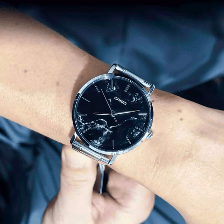 Reloj Casio Análogo Hombre Esfera Estilo Mármol MTP-VT01DM-1A 2