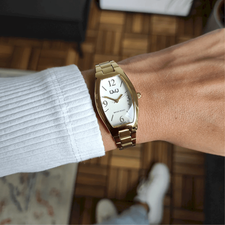 Reloj Q&Q Mini Mujer Análogo Dorado Q06A-002PY 2