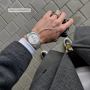 Reloj Q&Q Hombre Análogo Plateado A05A-003PY  