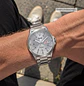 Reloj Q&Q Hombre Análogo Plateado A36A-001PY - Miniatura 2