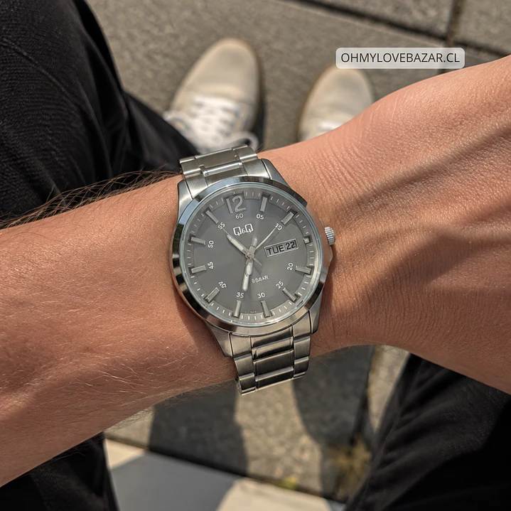 Reloj Q&Q Hombre Análogo Plateado A36A-002PY 2
