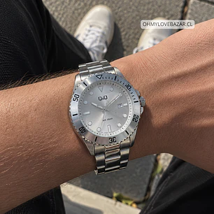 Reloj Q&Q Hombre Análogo Plateado A41A-002PY