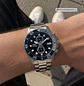 Reloj Q&Q Hombre Análogo Plateado A42A-001PY - Miniatura 2