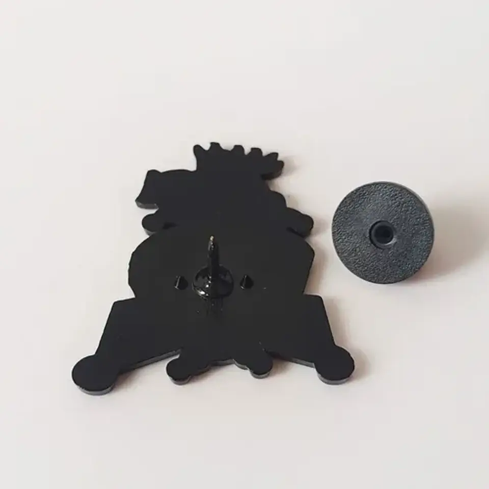 Pins Kuromi / Hello Kitty / Broches Metálicos (pines) 4