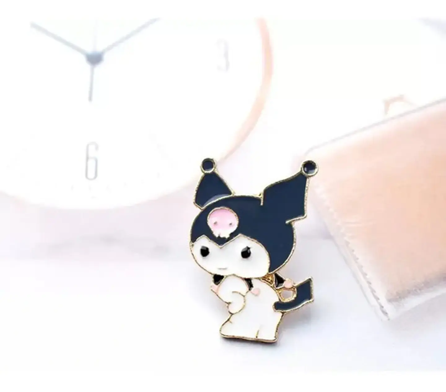 Pins Kuromi / Hello Kitty / (pines) Broches Metálicos 10