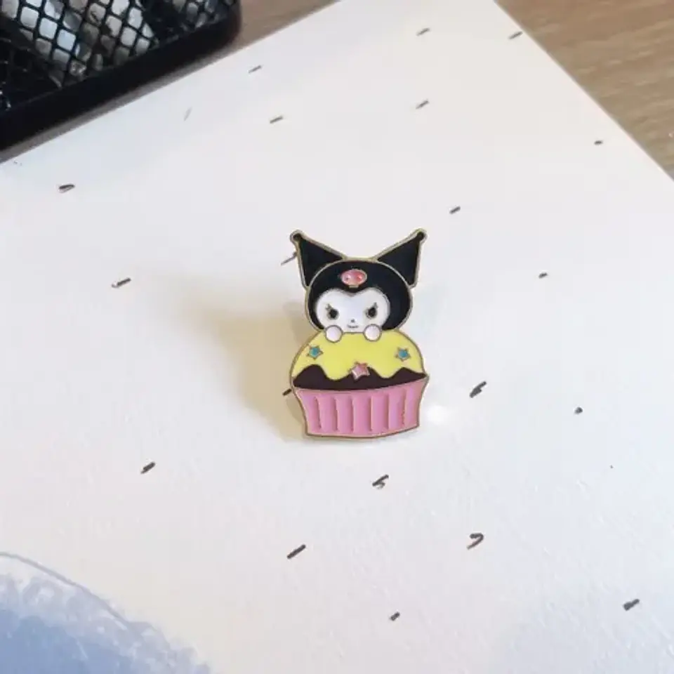 Pins Kuromi / Hello Kitty / (pines) Broches Metálicos 22
