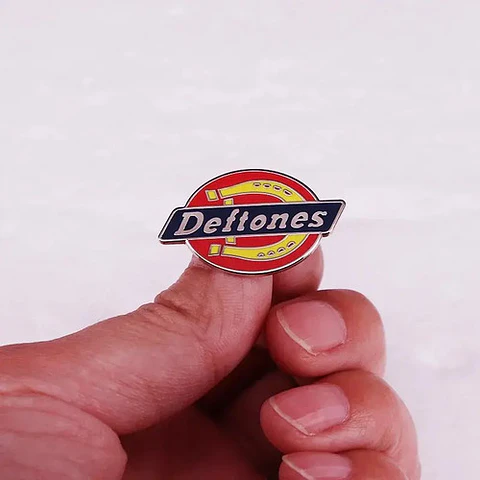 Pins De Deftones / Musica / Pines Metalicos (broches)