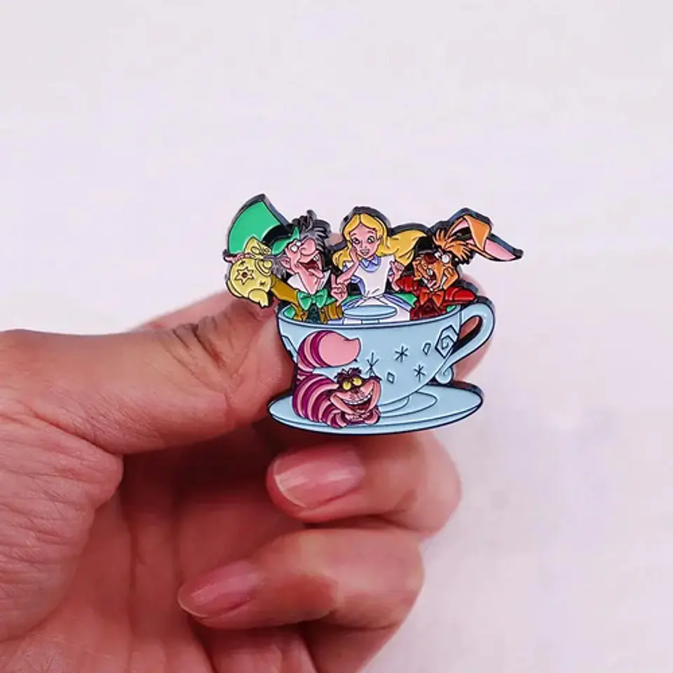 Pins Alicia En El Pais De Las Maravillas / Broches Metálicos 3