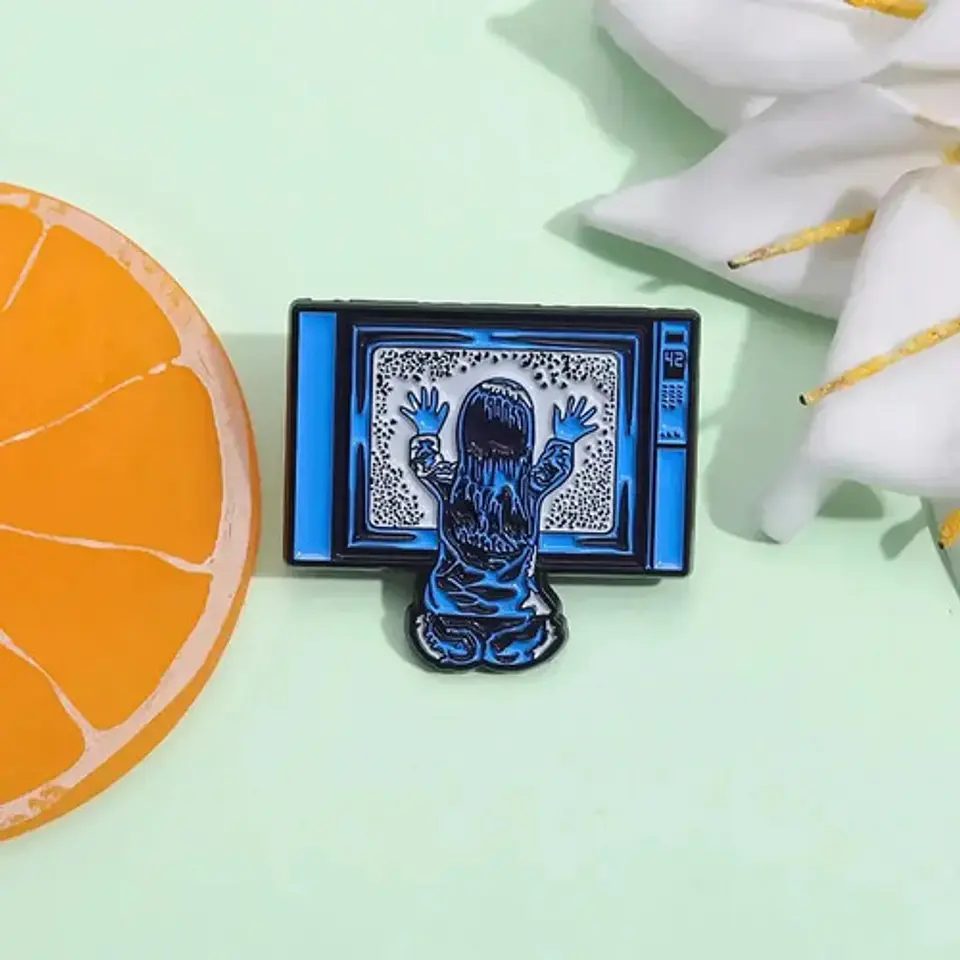 Pins De Poltergeist / Juegos Diabólicos / Broches Metálicos 3
