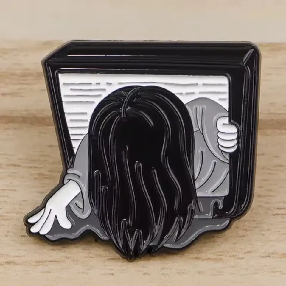 Pins De Poltergeist / Juegos Diabólicos / Broches Metálicos 9