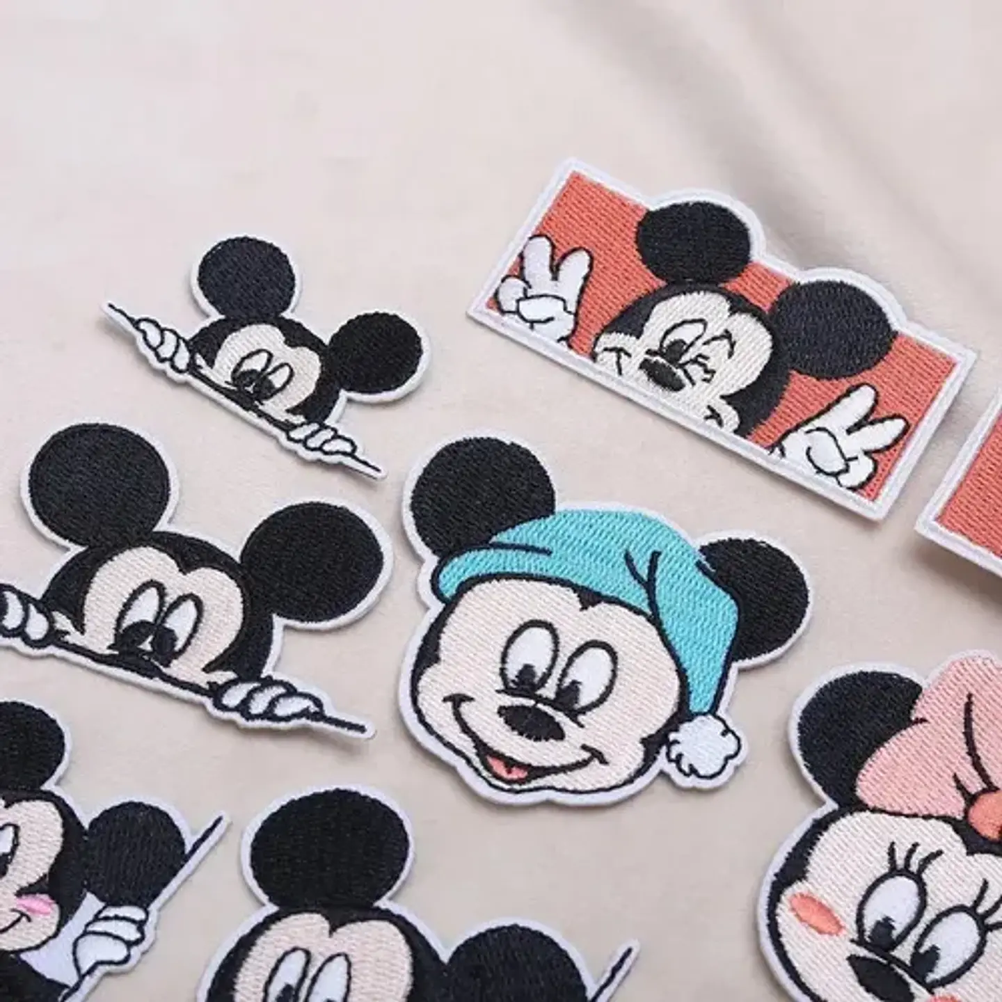 Minnie Y Mickey Mouse / Set 12 Parches Bordados Ropa Mickey 3