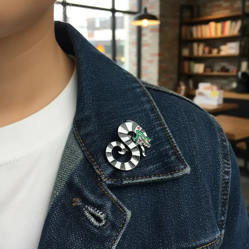 Pins Del Gusano De Arena / Beetlejuice / Pines Metálicos 3
