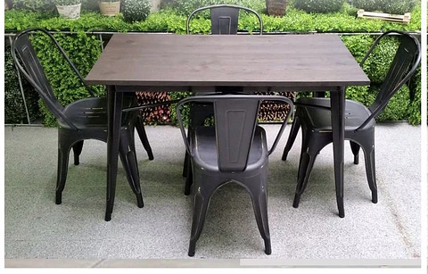 Set de Comedor Mesa Tolix Nogal 140x90cm + 4 Sillas Tolix Negras