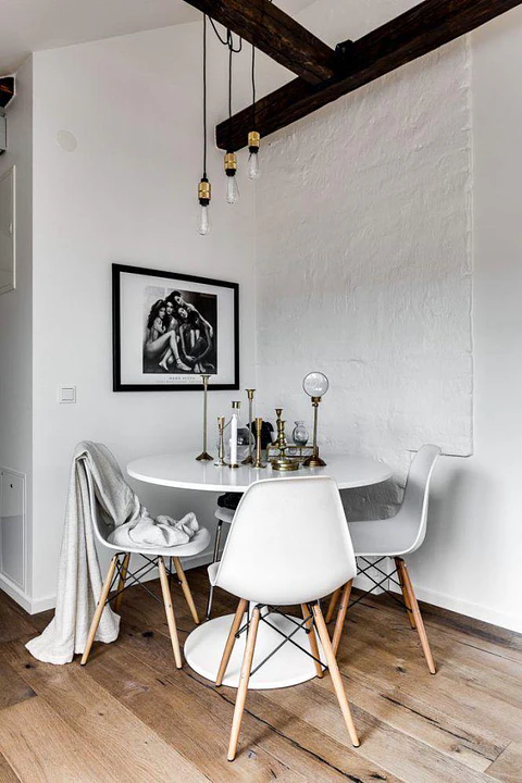 Comedor Redondo Tulip Blanco 80cm + 4 Sillas Eames Clásicas Blanco