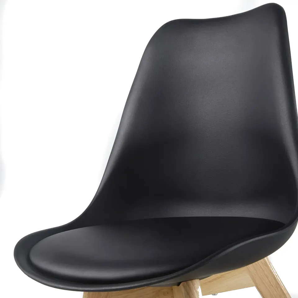 Silla Eames Tulip Acolchada 36