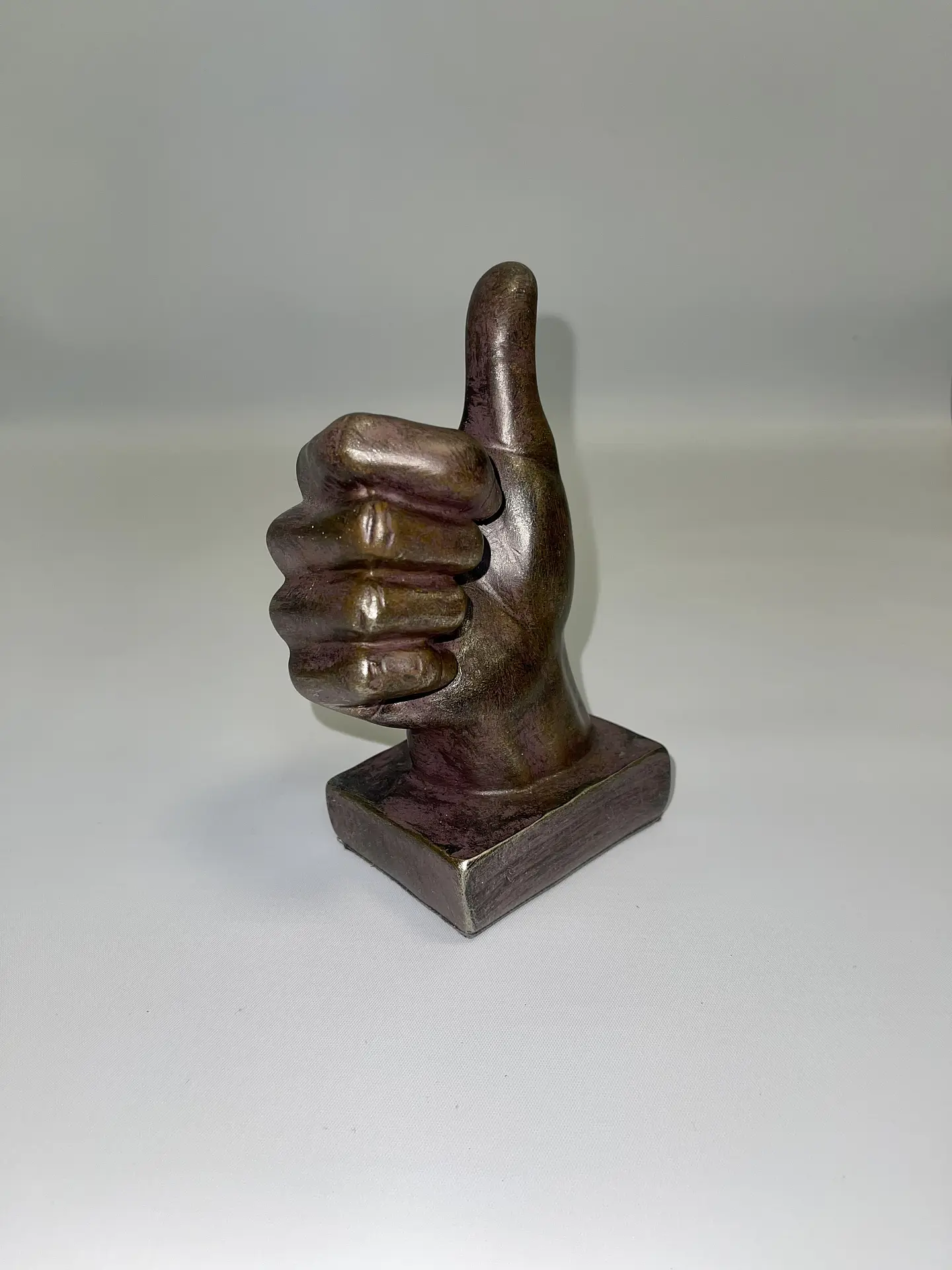Estatua Mano Positiva 16x8,5x6,5cm  1