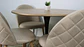 Comedor Redondo Tulip de 100Cms Cubierta Madera Base Negra + 4 Sillas Lino Oak Crema - Miniatura 3