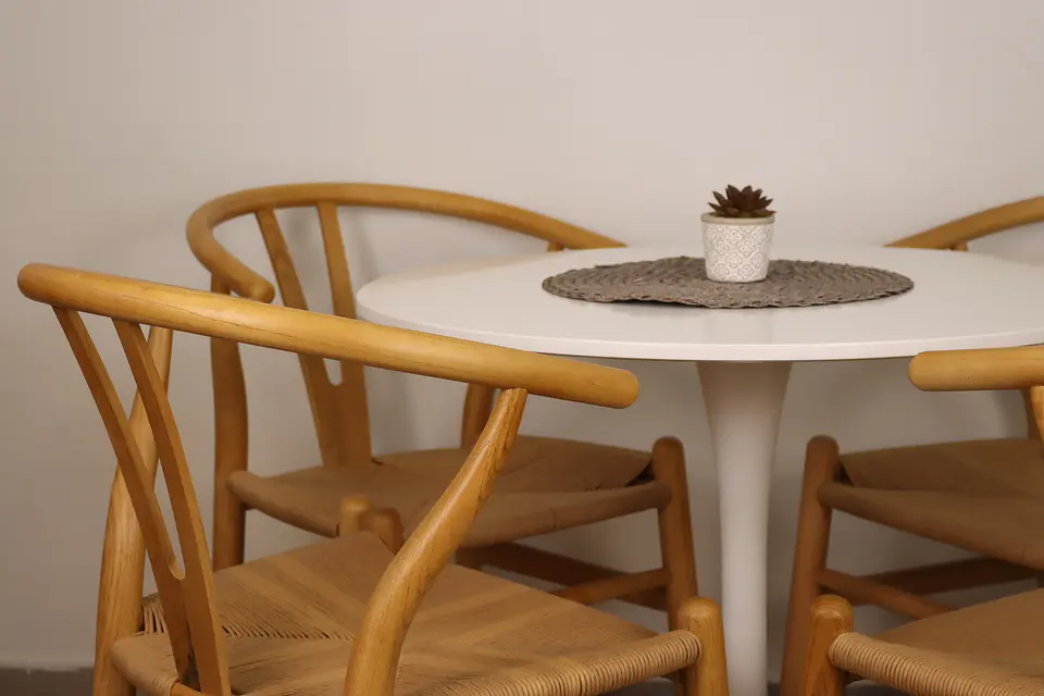 Set de Comedor Mesa Tulip Redonda 100cm Blanca + 4 Sillas Wishbone Natural  3