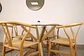 Set de Comedor Mesa Ohmioh Redonda 120cm Cubierta Vidrio + 4 Sillas Wishbone Natural  - Miniatura 2