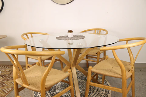 Set de Comedor Mesa Ohmioh Redonda 120cm Cubierta Vidrio + 4 Sillas Wishbone Natural 