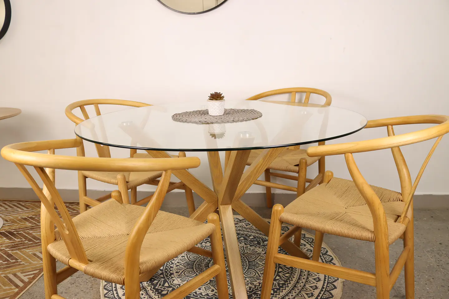 Set de Comedor Mesa Ohmioh Redonda 120cm Cubierta Vidrio + 4 Sillas Wishbone Natural  1