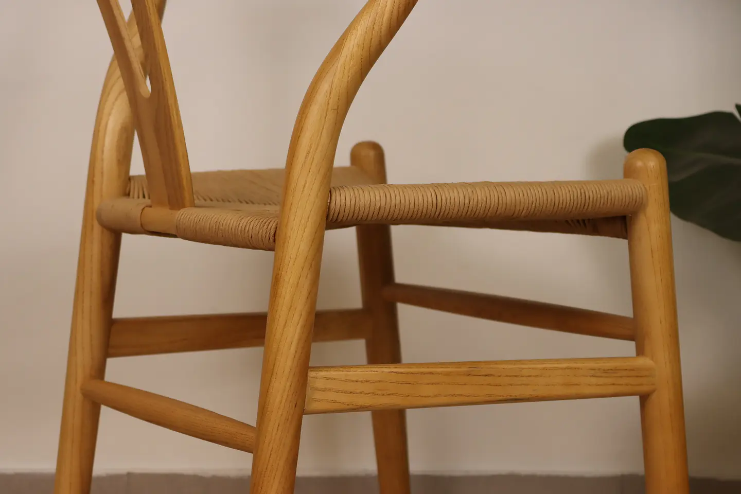 Set de Comedor Mesa Ohmioh Redonda 120cm Cubierta Vidrio + 4 Sillas Wishbone Natural  15