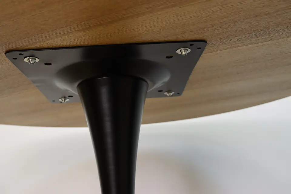 Comedor Redondo Tulip de 100Cms Cubierta Madera Base Negra + 4 Sillas Lino Oak Crema 7