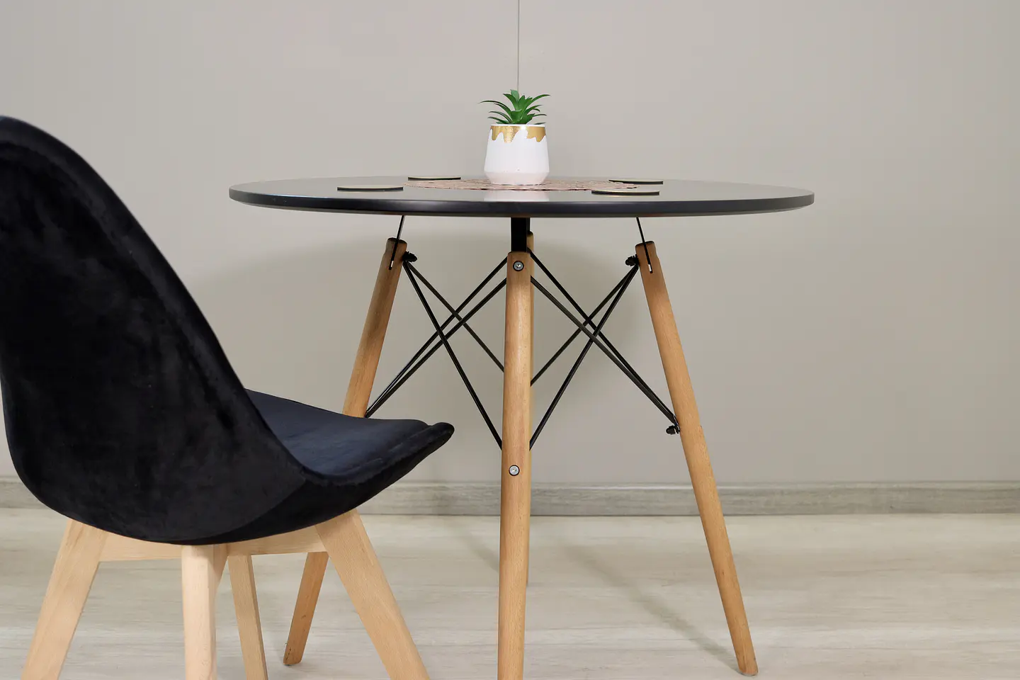 Silla Eames Tulip Velvet Acolchada 6