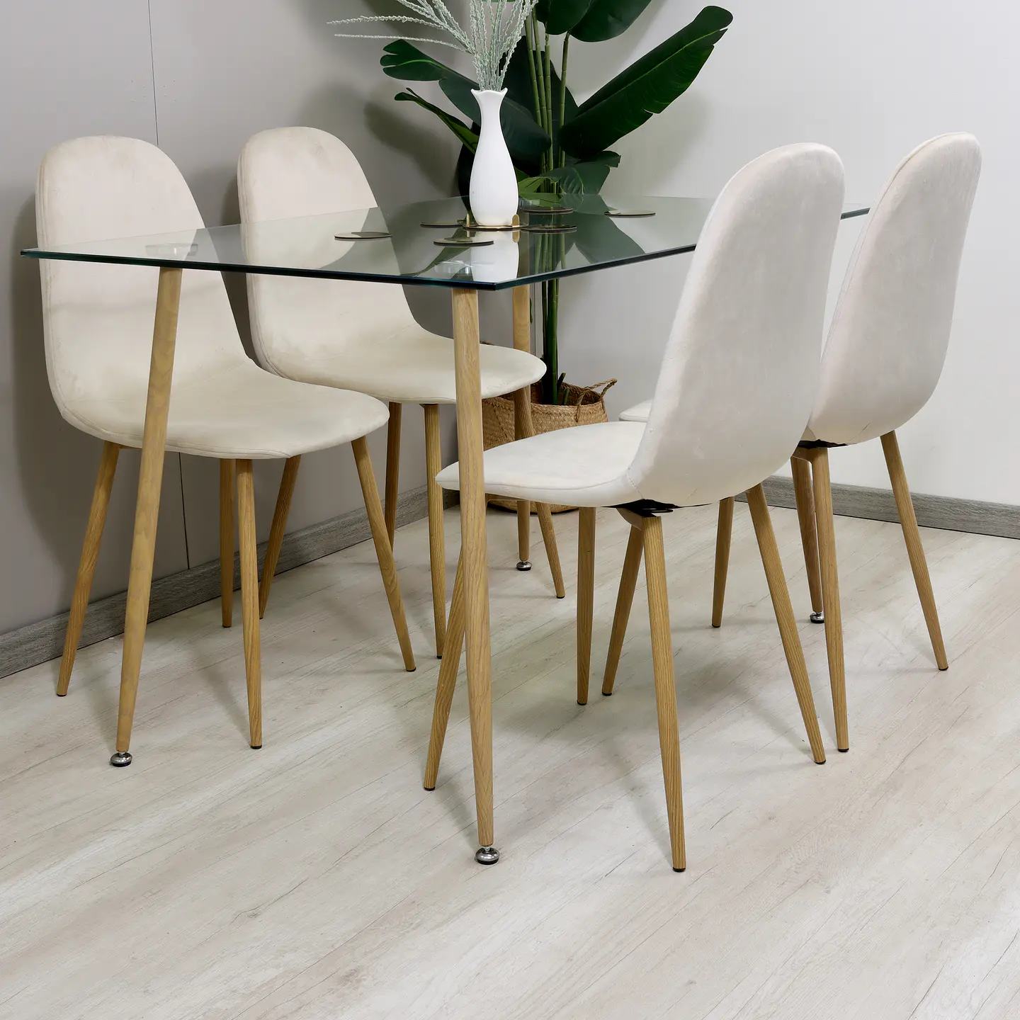 Set de Comedor Rectangular Vidrio 120x80cm + Sillas Eames Velvet 9