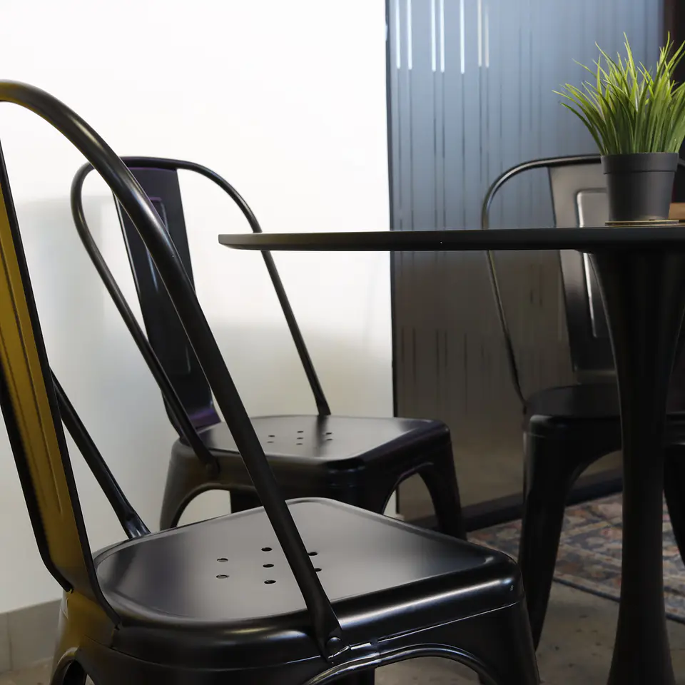 Comedor Redondo Negro 100cm + 4 Sillas Tolix Negro 7