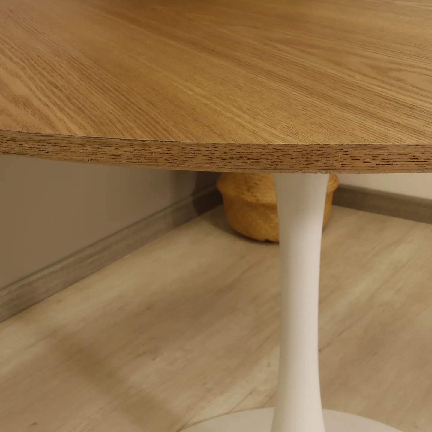 Comedor Redondo Tulip Wood Base Blanca 100cm + 4 Sillas Lino 6