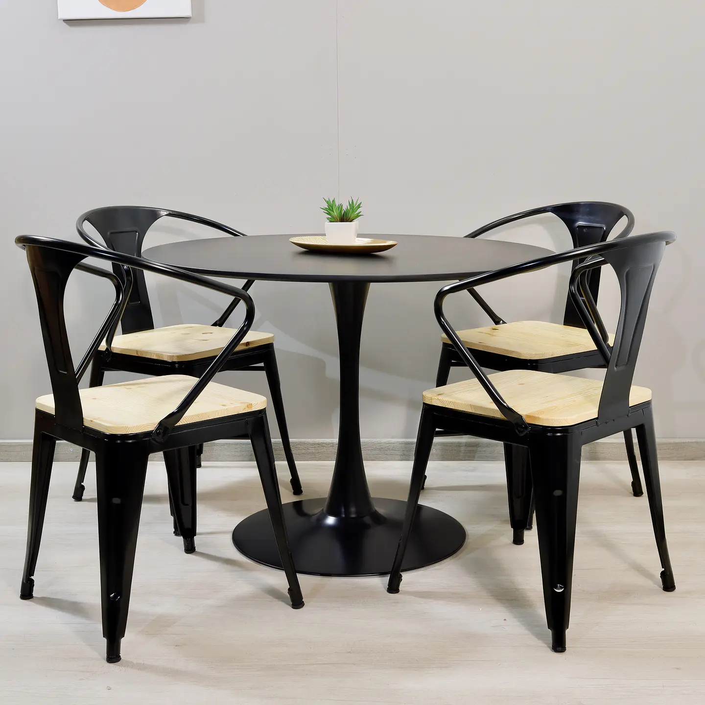 Comedor Redondo Tulip Negro 100cm + 4 Sillas Tolix Pierre 1