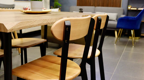 Comedor Rectangular Rusti 140x80 + Sillas Soma Negro 