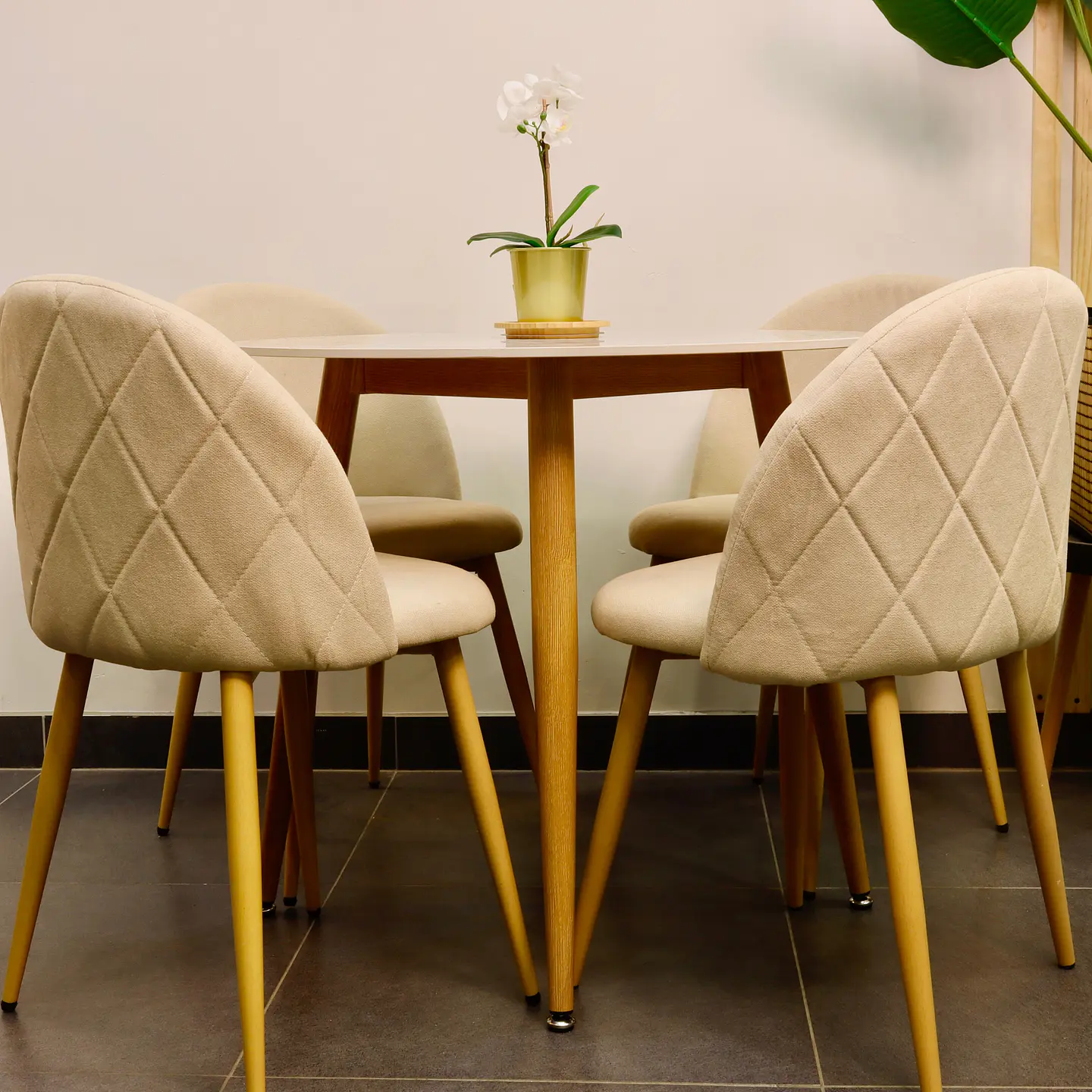 Set Comedor Redondo de Cuarzo + 4 Sillas Lino Oak 4