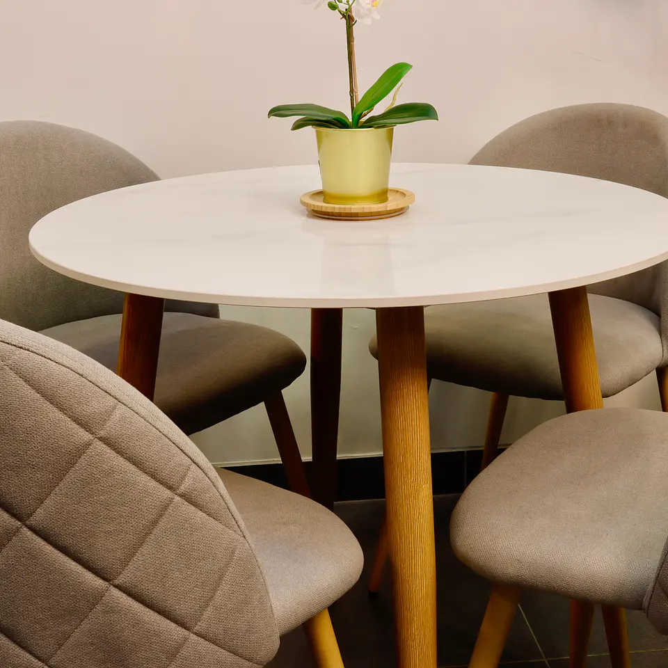 Set Comedor Redondo de Cuarzo + 4 Sillas Lino Oak 3