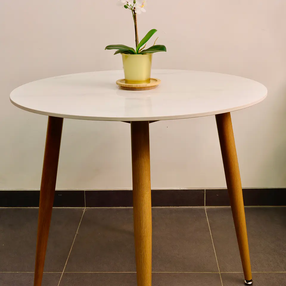 Set Comedor Redondo de Cuarzo + 4 Sillas Eames 11