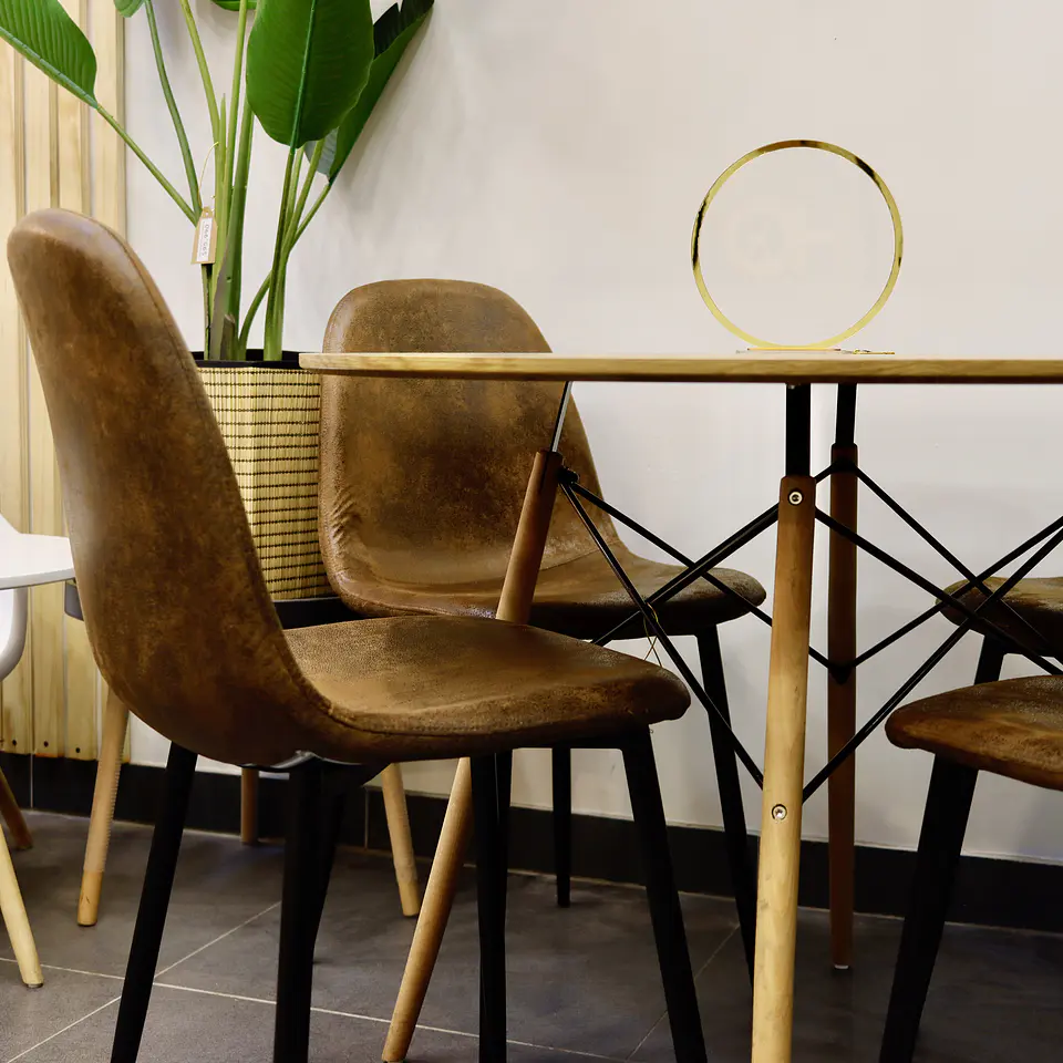 Set Comedor Eames Redondo 100cm Wood + 4 Sillas Eames Ecocuero Café  3
