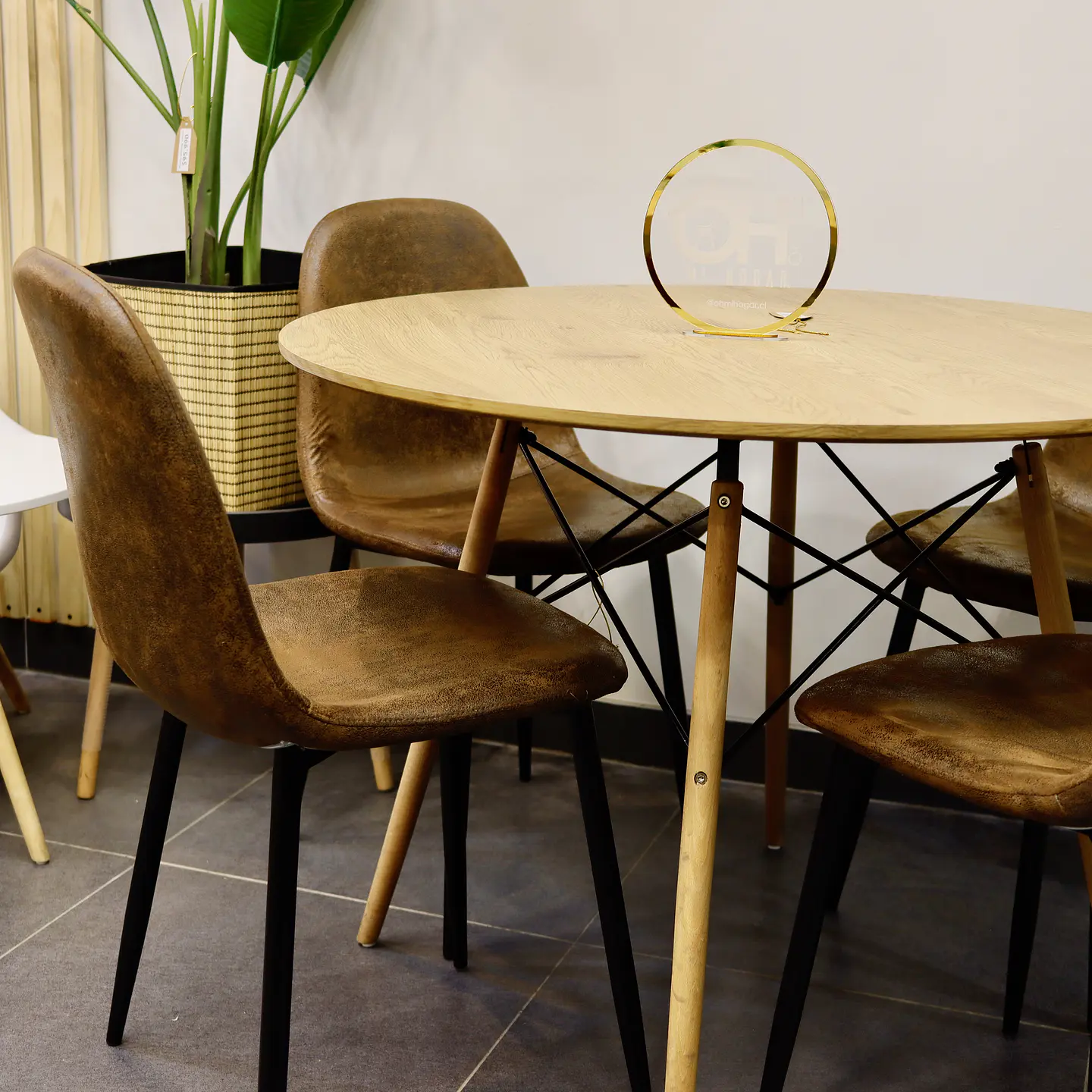 Set Comedor Eames Redondo 100cm Wood + 4 Sillas Eames Ecocuero Café  5