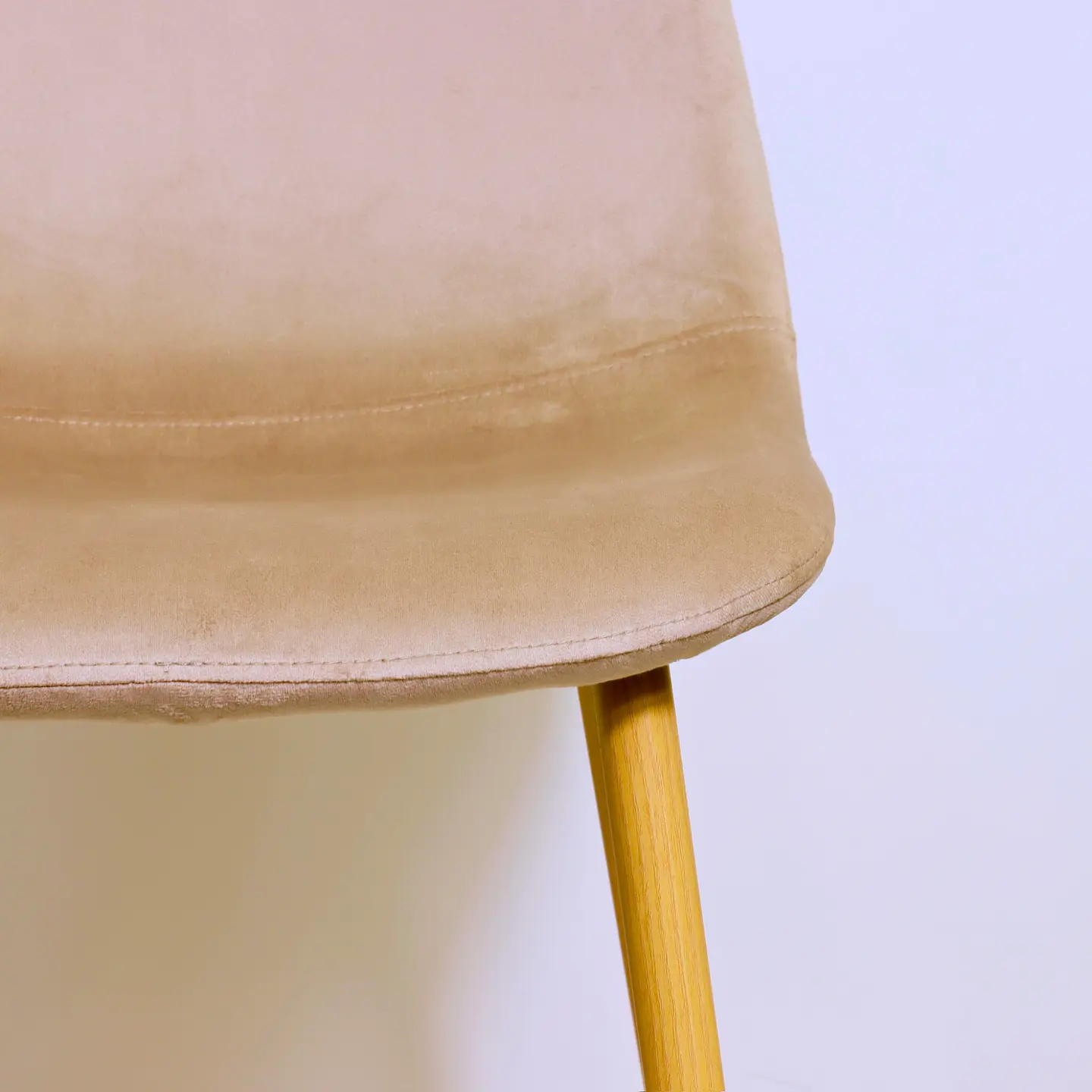Comedor Extensible Wood (100 - 140 -180 cm) + Sillas Eames Velvet 19
