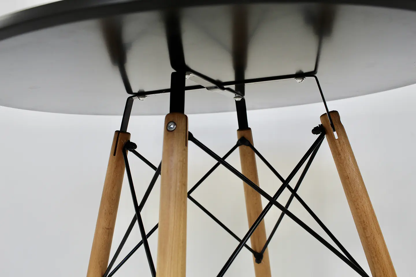Mesa Eames Redonda 80cm de Diámetro 7